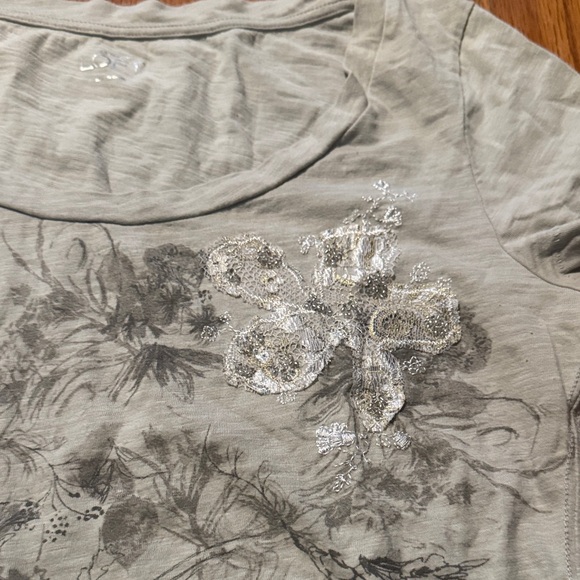 LOFT Tops - LOFT Scoop Neck Baby Tee with Floral Embroidery and Art